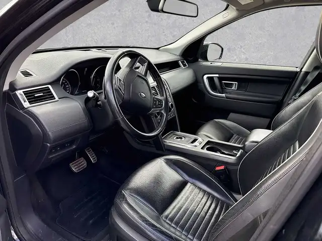 Land Rover Discovery Sport view 5