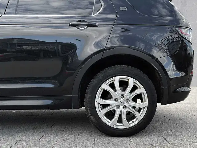 Land Rover Discovery Sport view 9