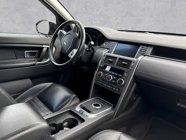 Land Rover Discovery Sport view 4