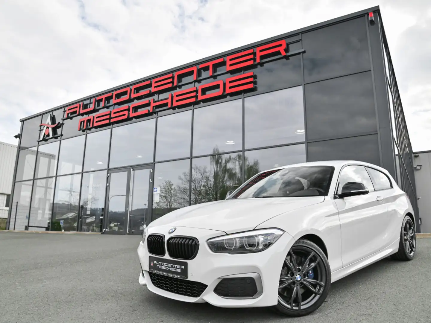 BMW 140 xDrive Special Edition Navi Prof* Keyless* Білий - 1