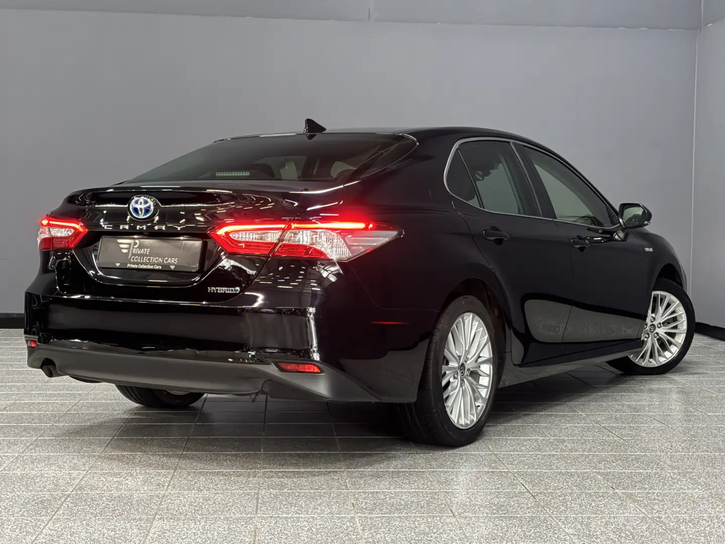 Toyota Camry 2.5 Hybrid Premium Leder|Camera|Navi Zwart - 2