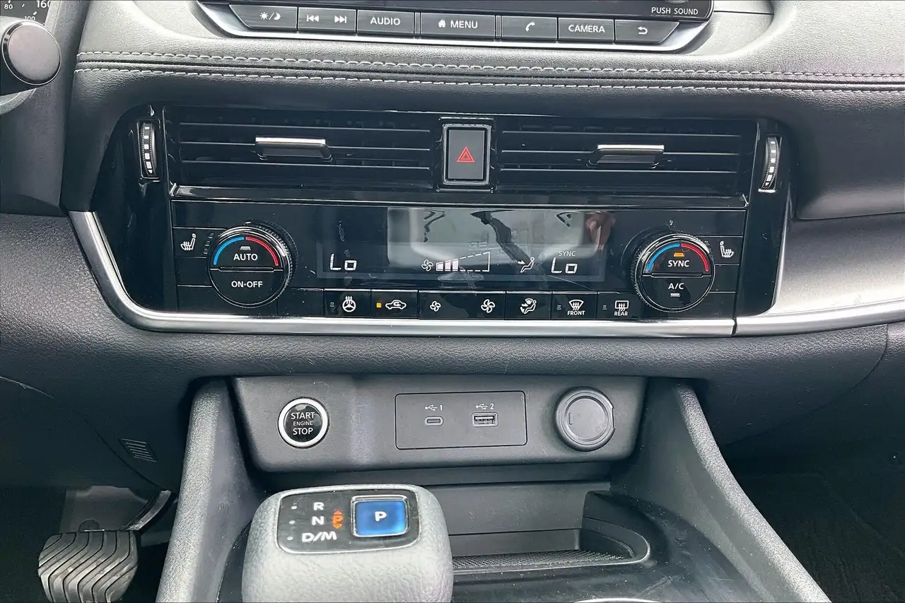 Nissan Rogue снимка Nissan Rogue