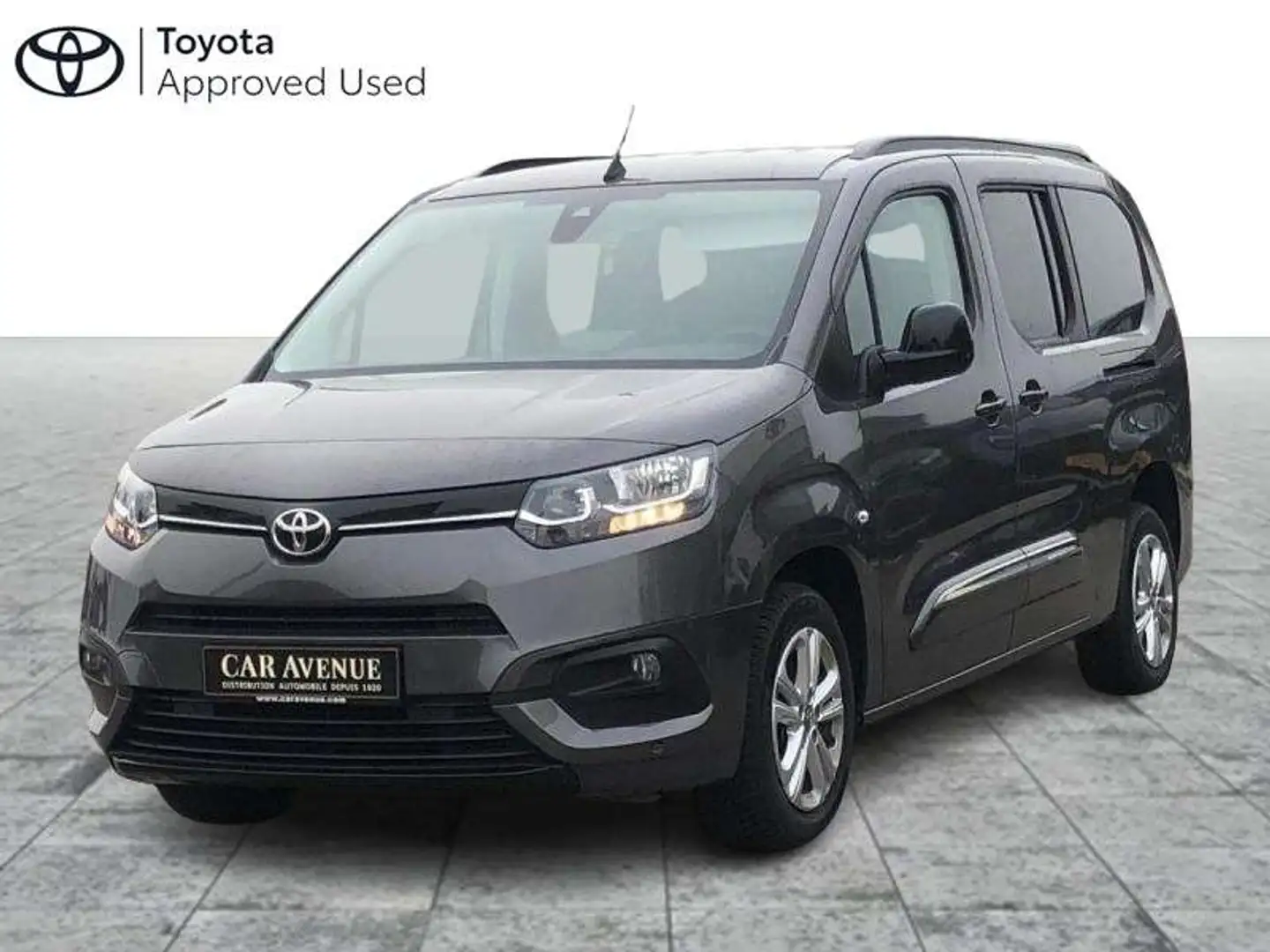 Toyota Verso MPV Gris - 1