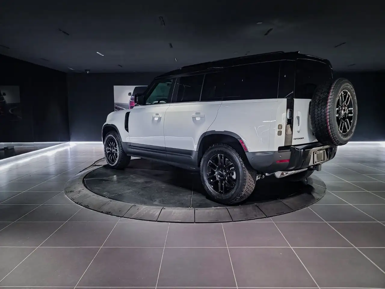 Land Rover Defender снимка Land Rover Defender