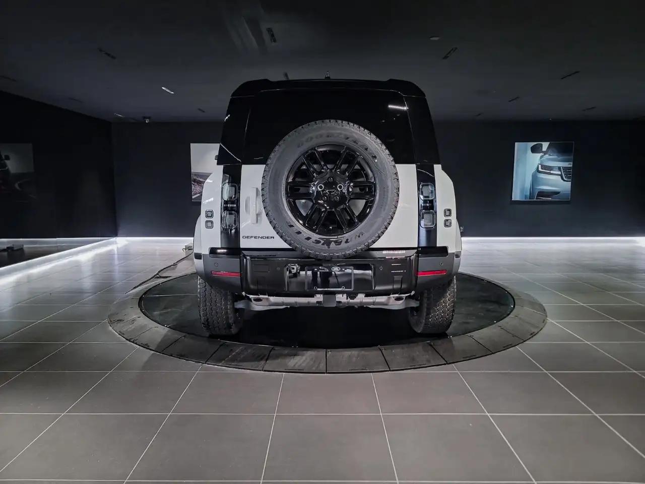 Land Rover Defender снимка Land Rover Defender
