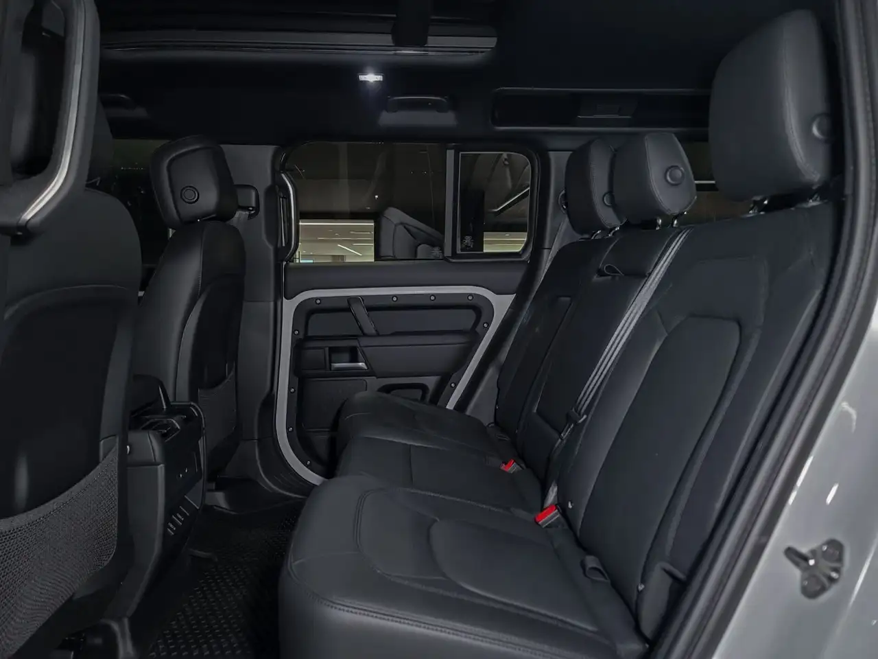 Land Rover Defender снимка Land Rover Defender