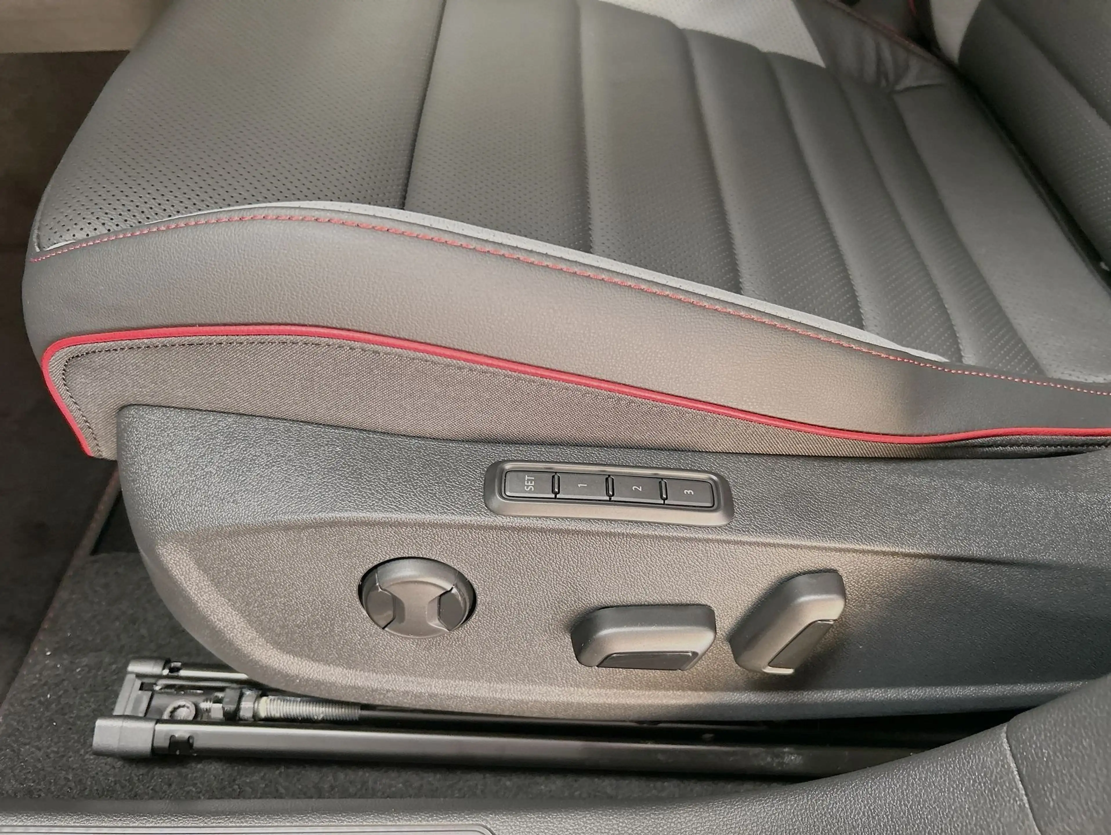 Volkswagen Golf GTI CarPlay Pano Black ACC AHK LED Navi — photo 12