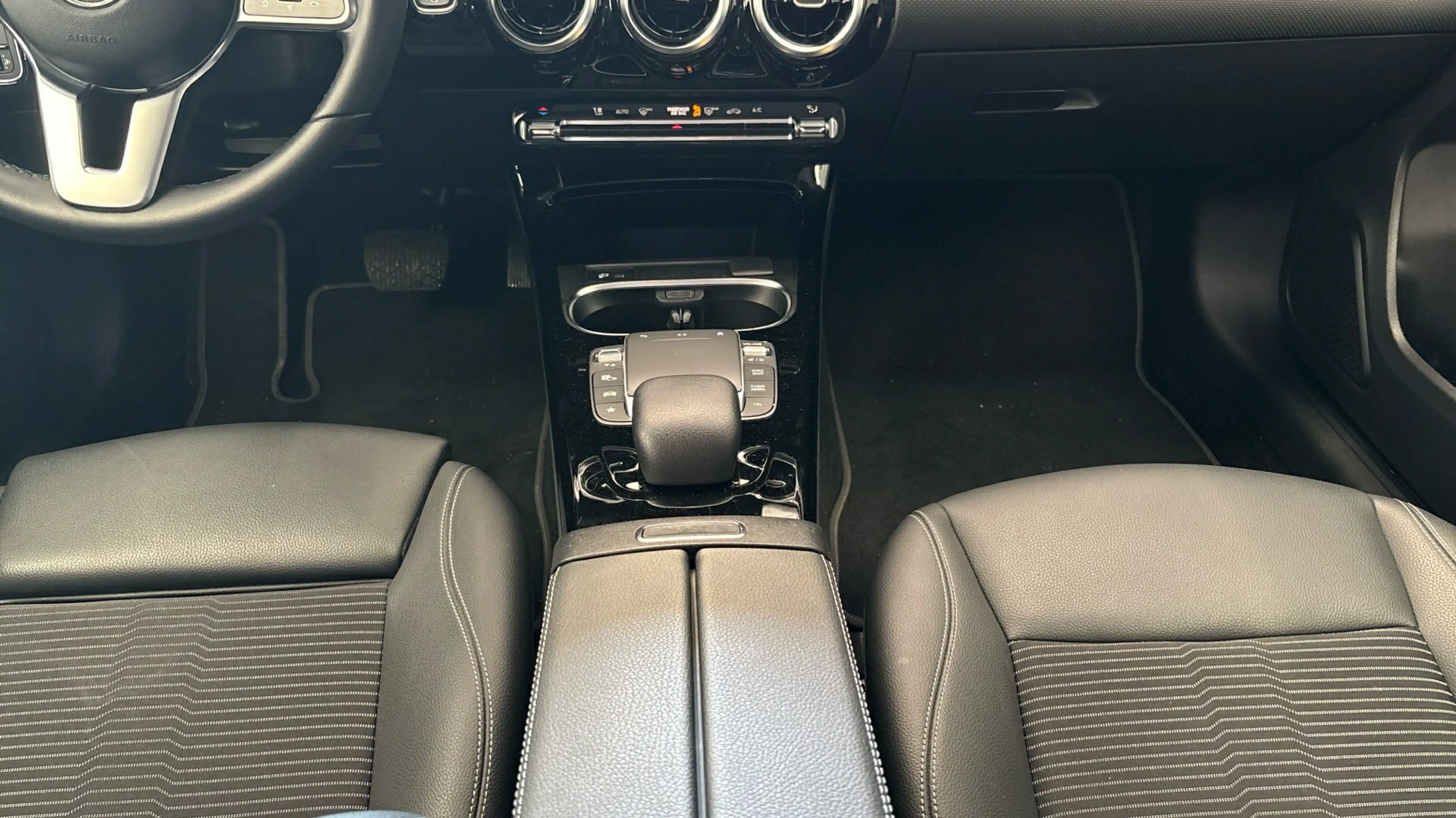 Mercedes-Benz A 220 A 220 NAVI KLIMAAUT RADIO TEMPO MFL SHZ VC PDC ACC T-Leder — photo 11