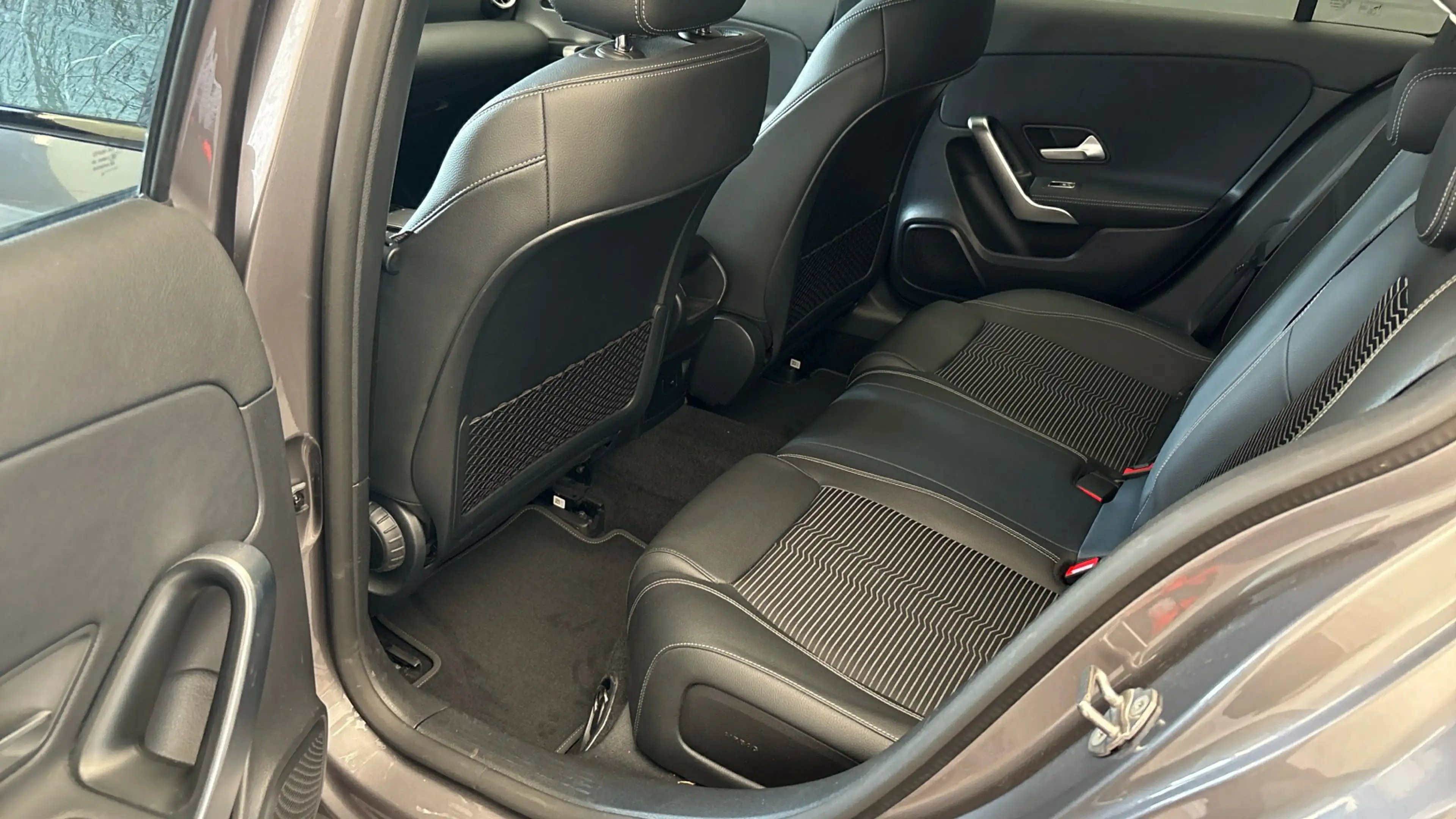 Mercedes-Benz A 220 A 220 NAVI KLIMAAUT RADIO TEMPO MFL SHZ VC PDC ACC T-Leder — photo 12