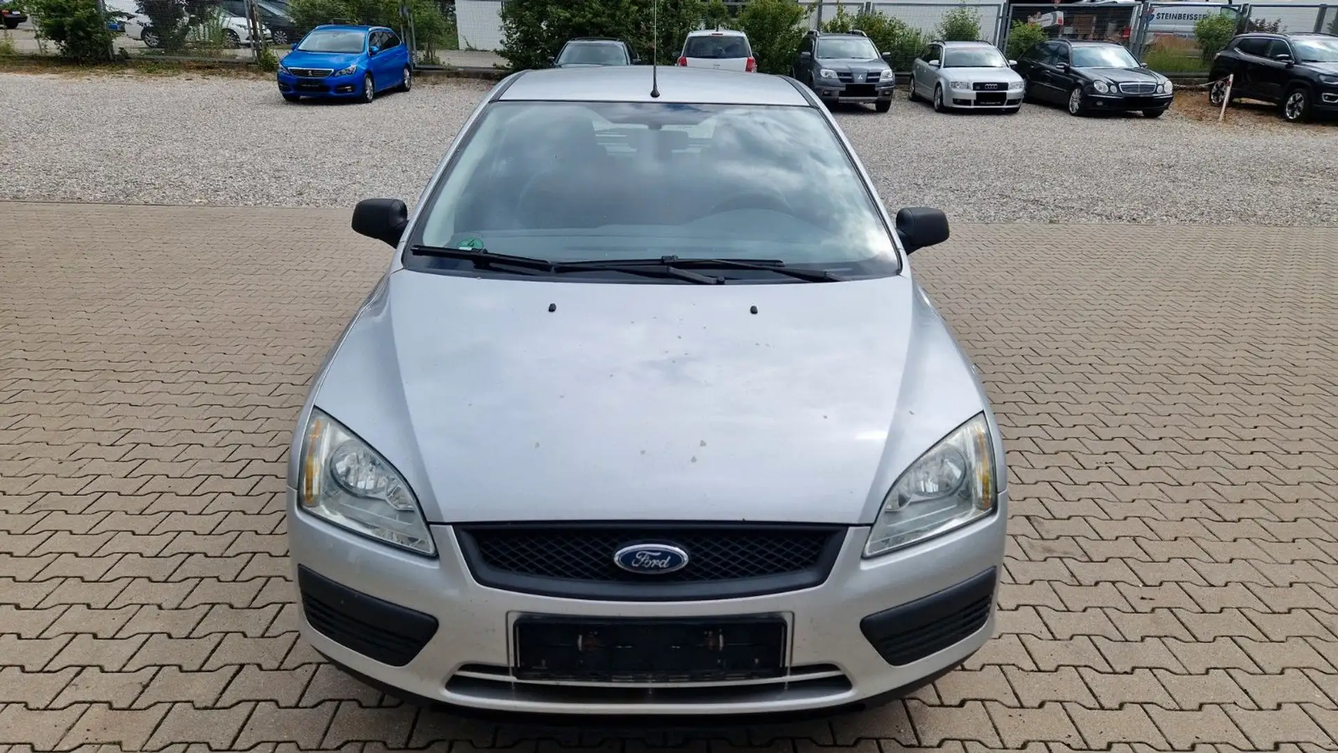 Ford Focus Lim. 1.6 Trend,Klima,Servo,Zentral,AHK Silber - 2