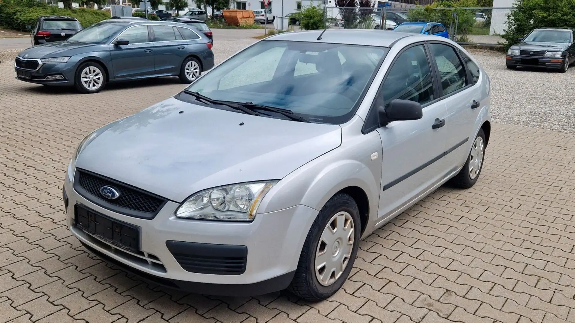Ford Focus Lim. 1.6 Trend,Klima,Servo,Zentral,AHK Silber - 1