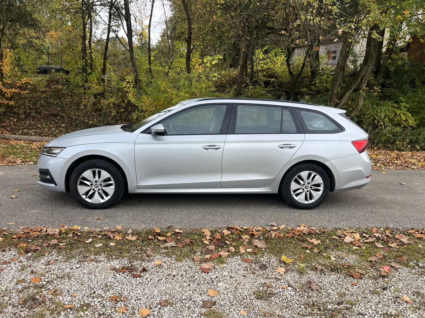Skoda Octavia Ambition 4x4 *LED Scheinwerfer*Tempomat* Gris - 2