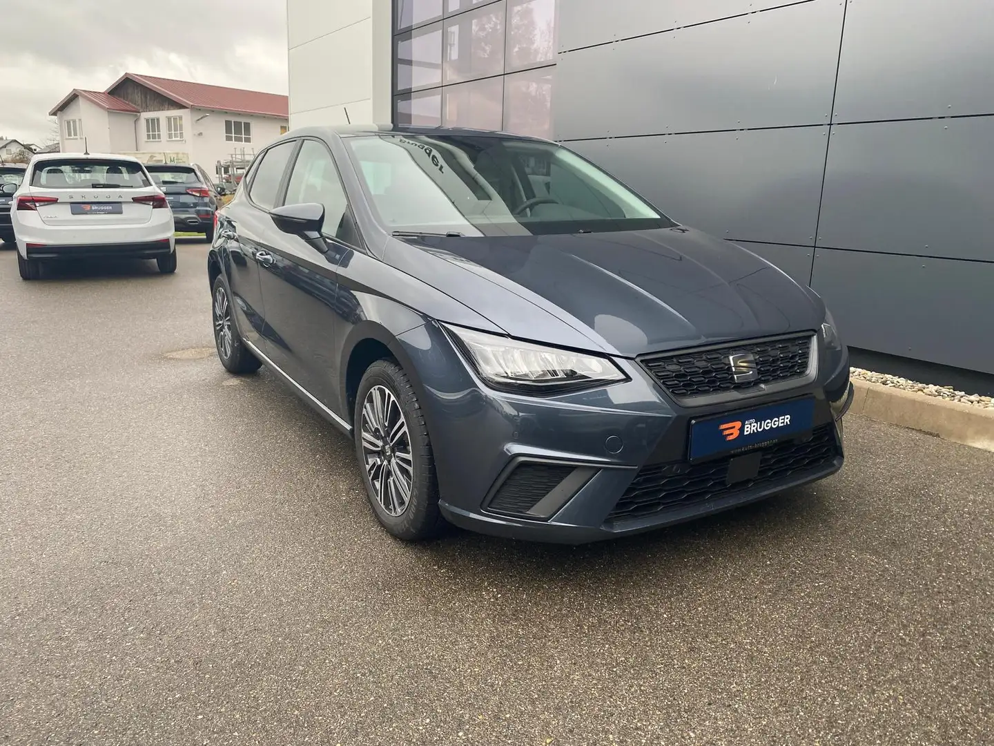SEAT Ibiza 1.0 TSI DSG Road Edition LED RFK NAVI APP Grau - 2