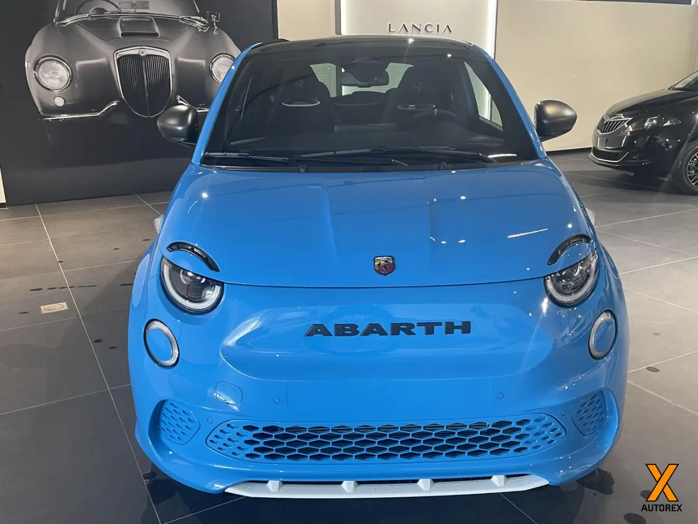 Abarth 500e Turismo Azul - 2