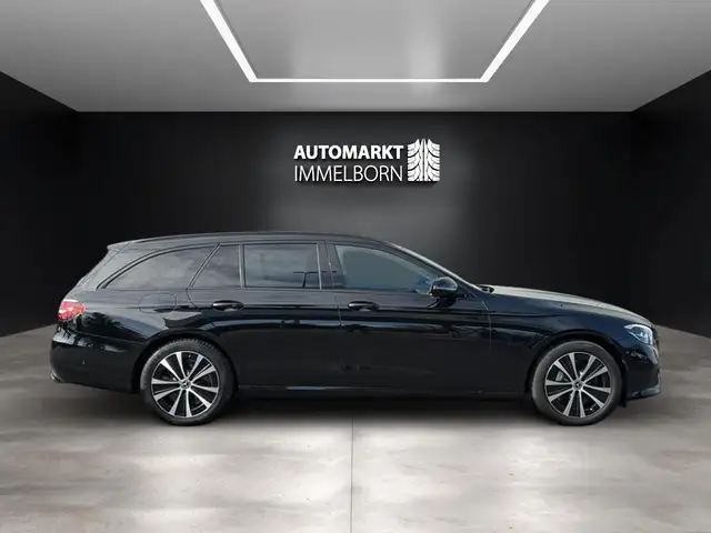 Mercedes-Benz E-Class view 11