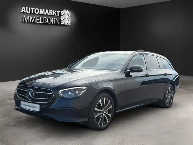 Mercedes-Benz E-Class view 4