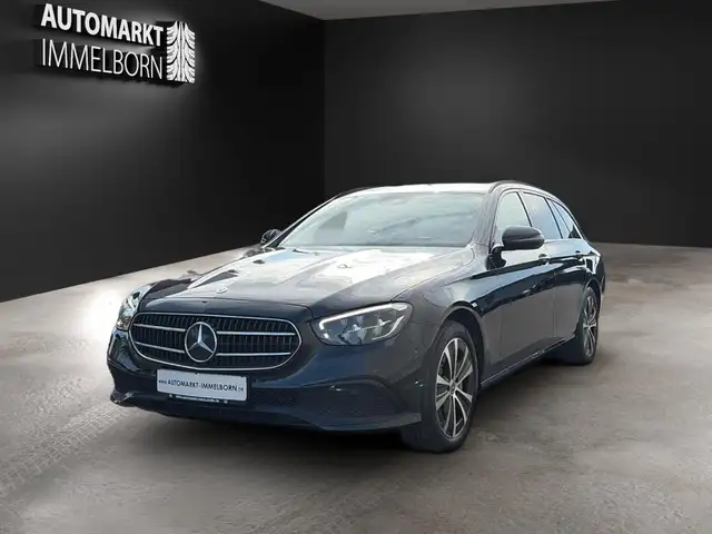 Mercedes-Benz E-Class view 3