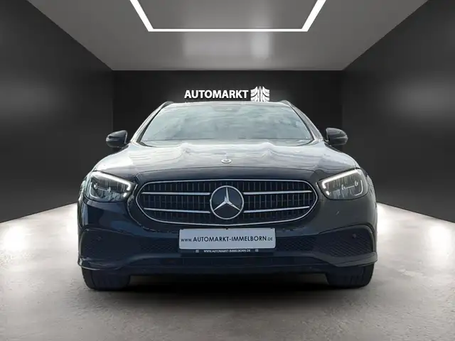 Mercedes-Benz E-Class view 9