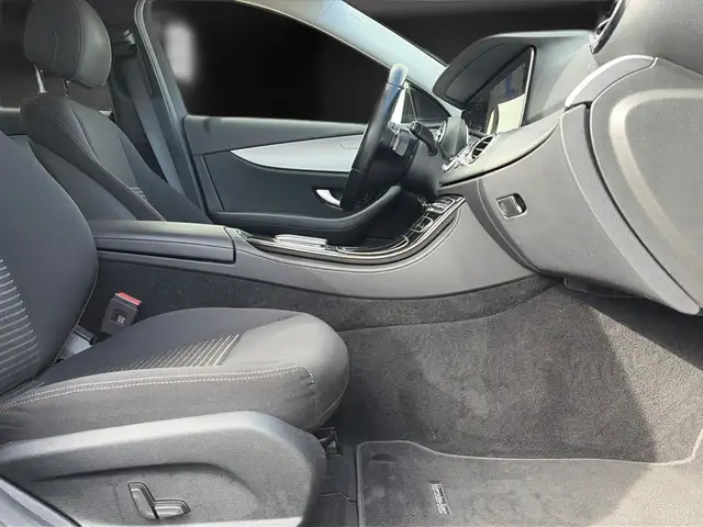 Mercedes-Benz E-Class view 14