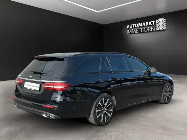 Mercedes-Benz E-Class view 8