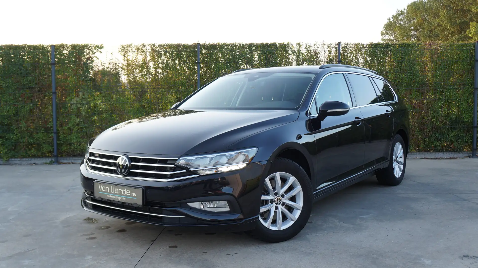 Volkswagen Passat Variant 1.5TSI 150pk DSG Trekhaak Carplay Pdc 12m Garantie Noir - 1