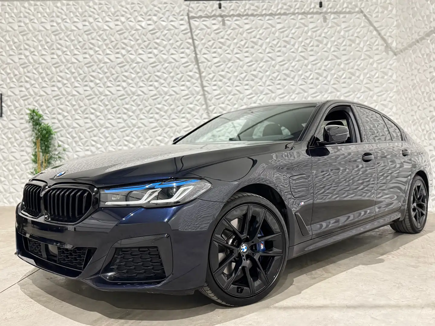 BMW 530 e M-Pack Hybride Carbonschwarz Bleu - 1
