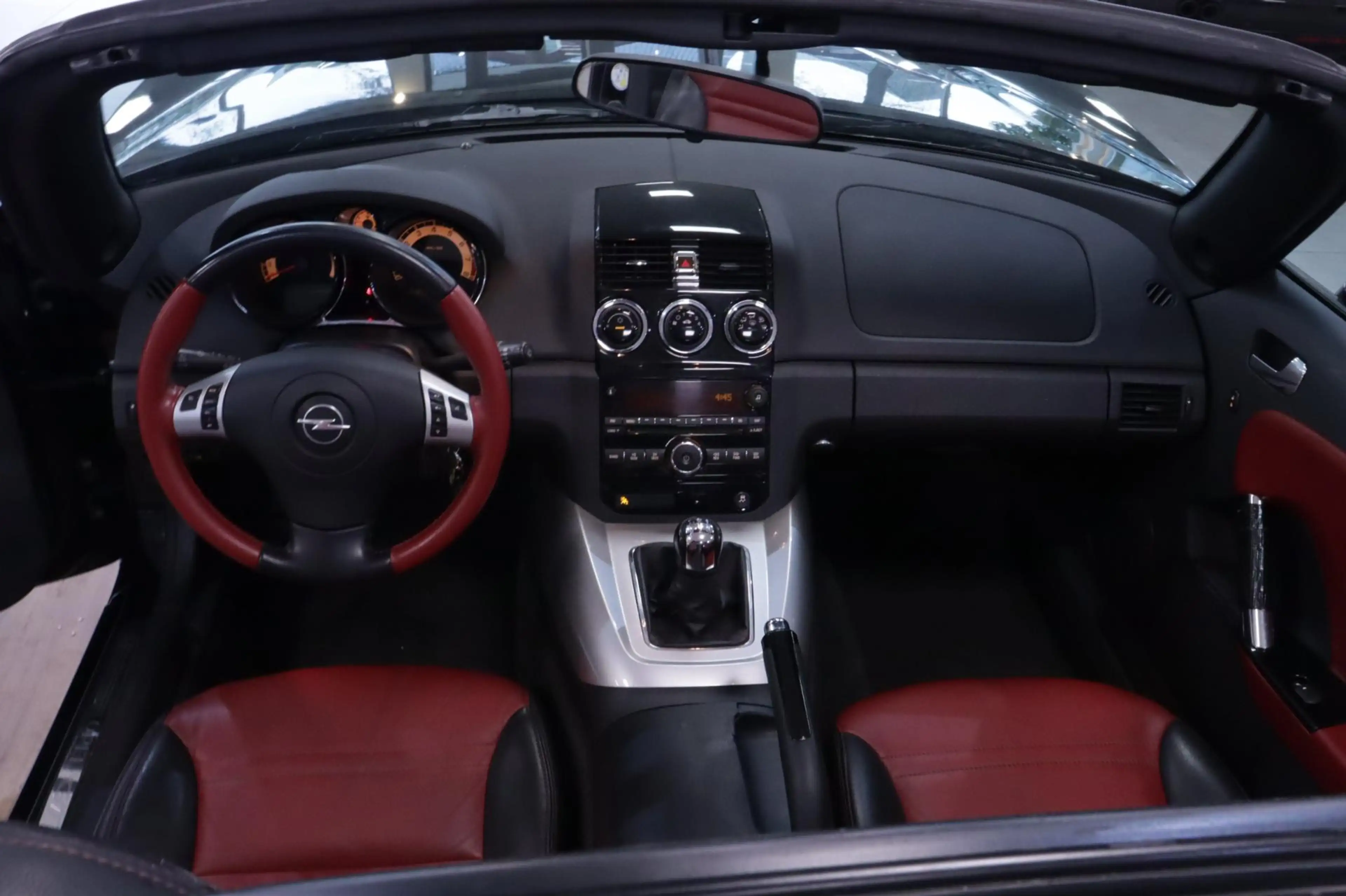 Opel GT 2.0 Turbo ECOTEC 274 PK Xenon/18"/Leder/Dealer — photo 3