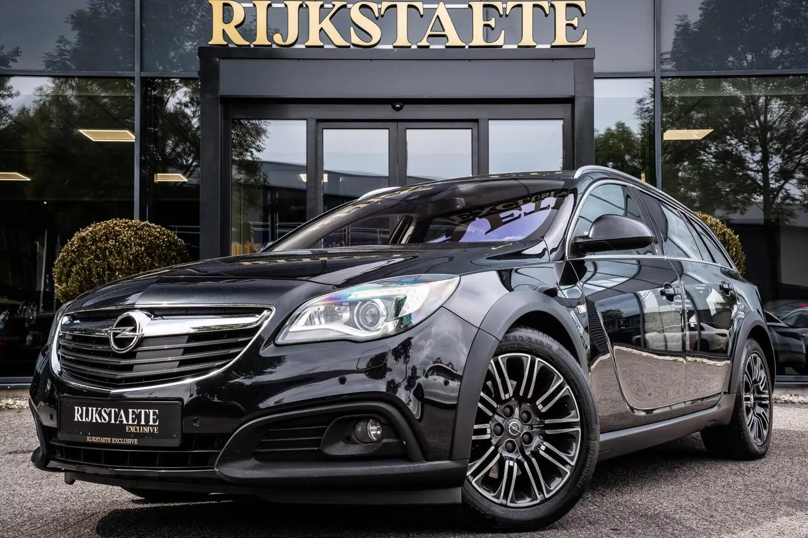 Opel Insignia Country Tourer 2.0 T Cosmo 4x4|ACC|18''|MEMORY Zwart - 1
