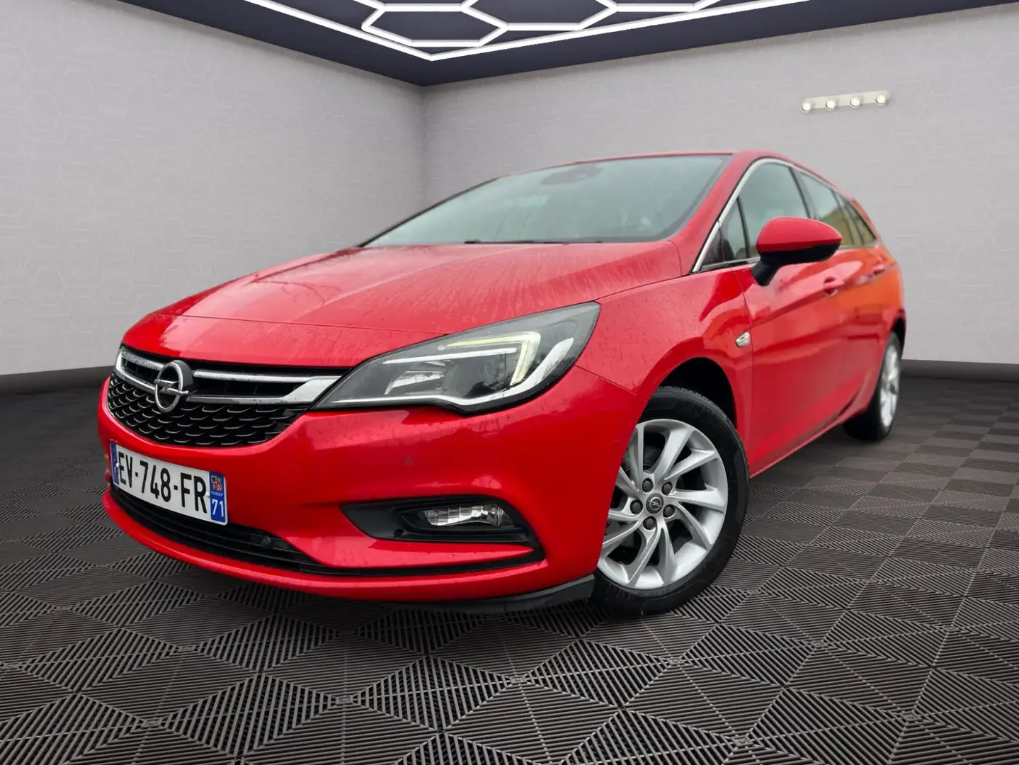 Opel Astra 1.4T 150 Innovation Rouge - 1