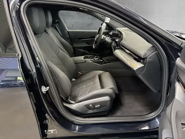 BMW M view 11