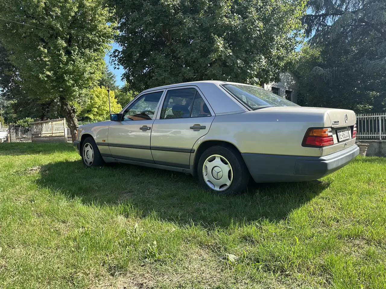 Mercedes-Benz 200 W124 Rauchsilber - VALUTO SCAMBI, foto 3