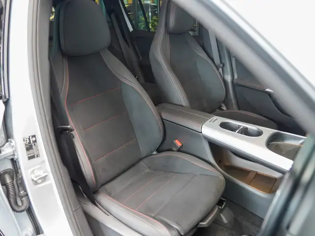 Mercedes-Benz GLB view 12