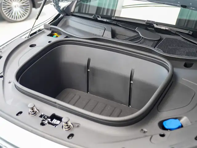 Mercedes-Benz GLB view 10