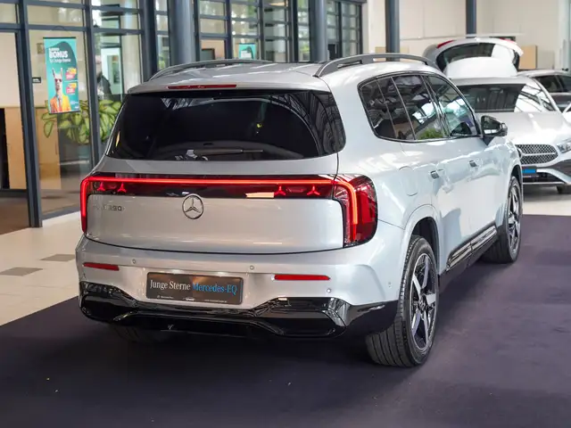 Mercedes-Benz GLB view 4