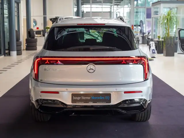 Mercedes-Benz GLB view 5