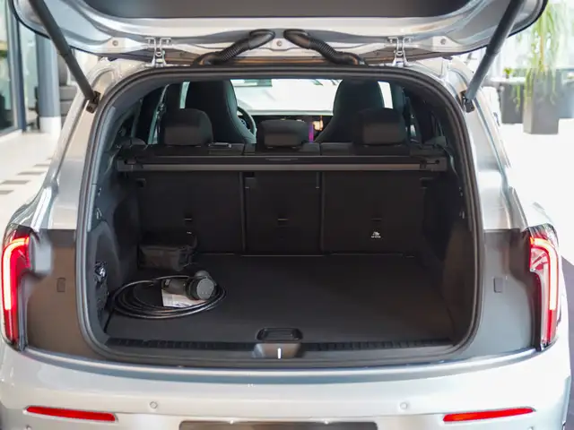 Mercedes-Benz GLB view 6