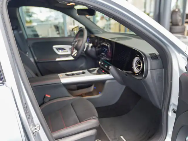 Mercedes-Benz GLB view 13