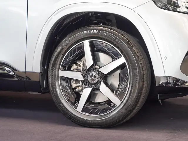 Mercedes-Benz GLB view 2