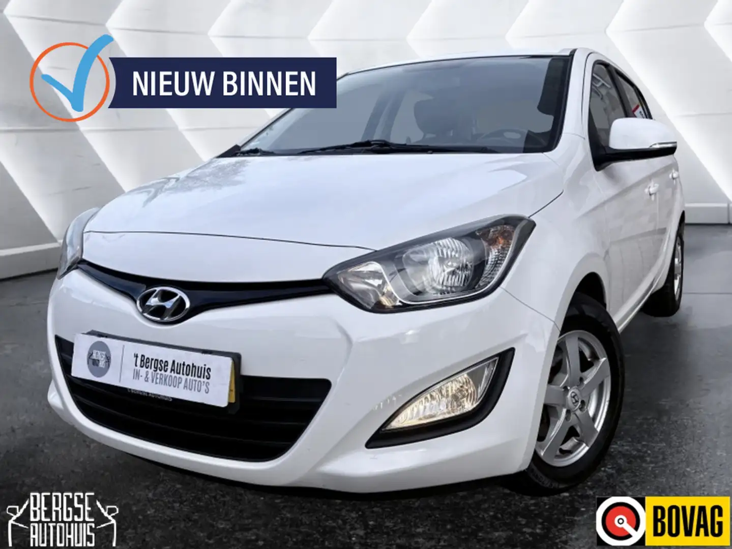 Hyundai i20 1.2i i-Motion Airco Usb Lmv Pdc Weiß - 1