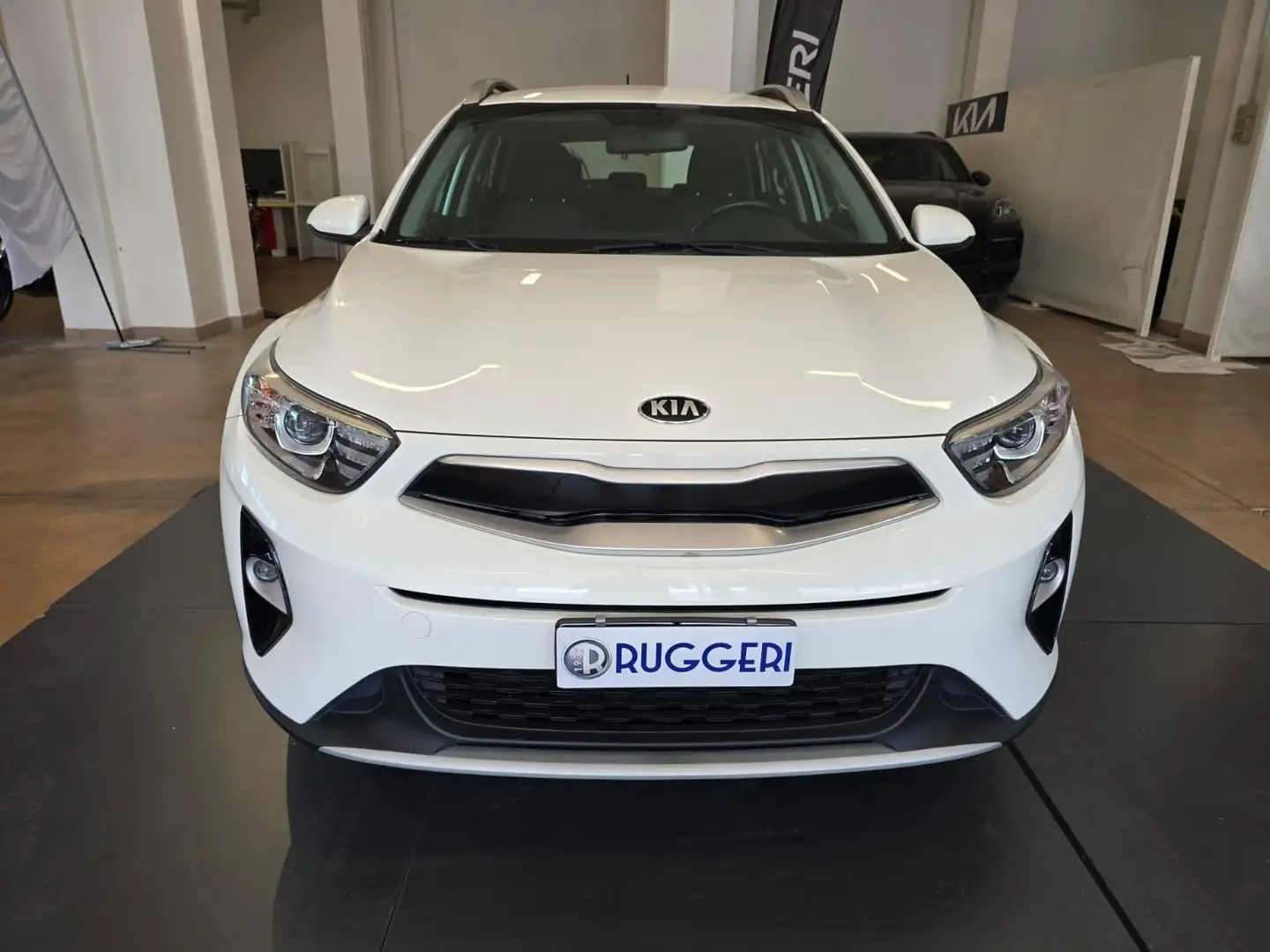 Kia Stonic 1.4 MPI 100CV EcoGPL Urban Blanc - 2