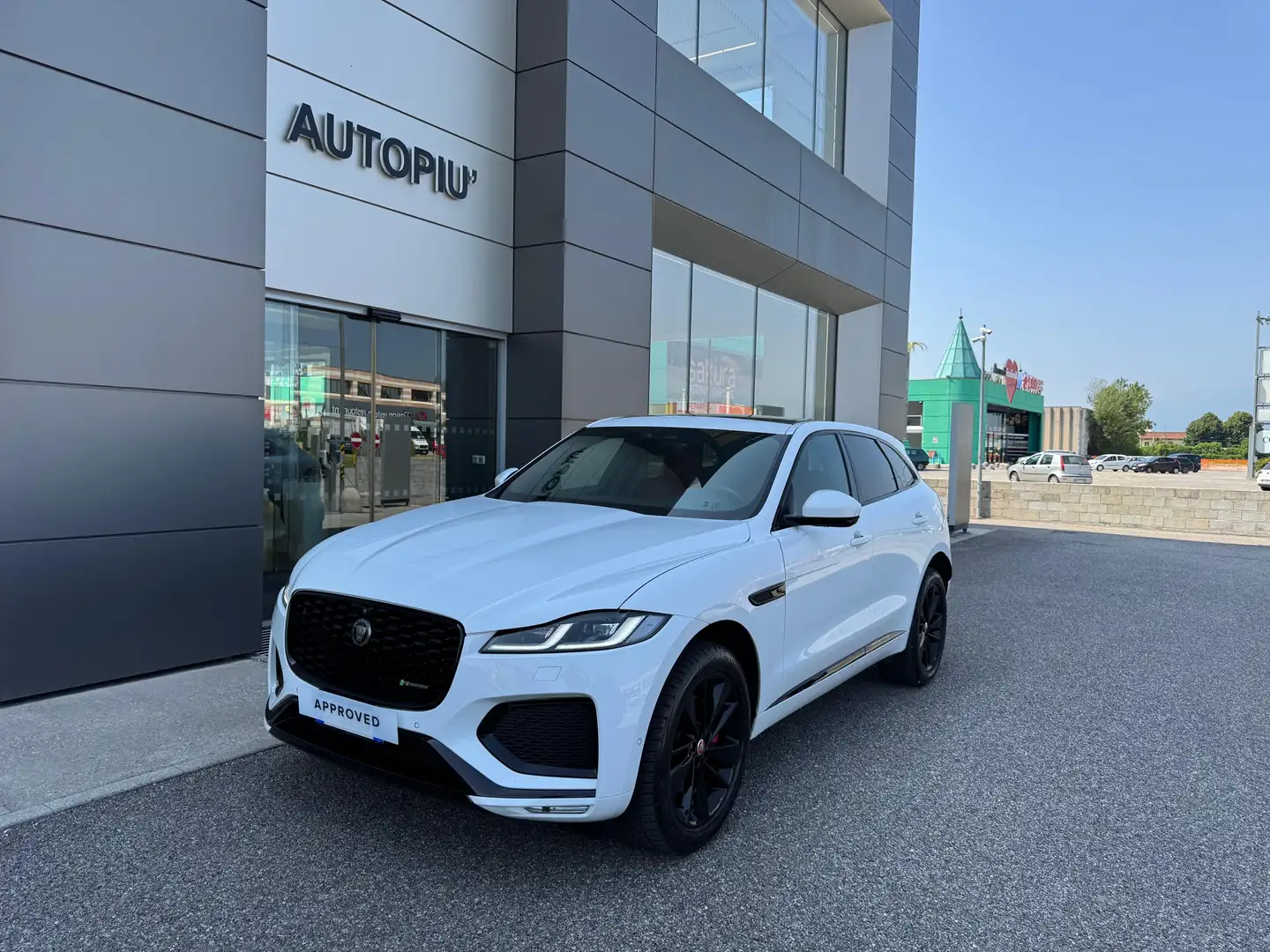Jaguar F-Pace F-Pace 2.0d i4 mhev R-Dynamic S awd 204cv auto Bianco - 1