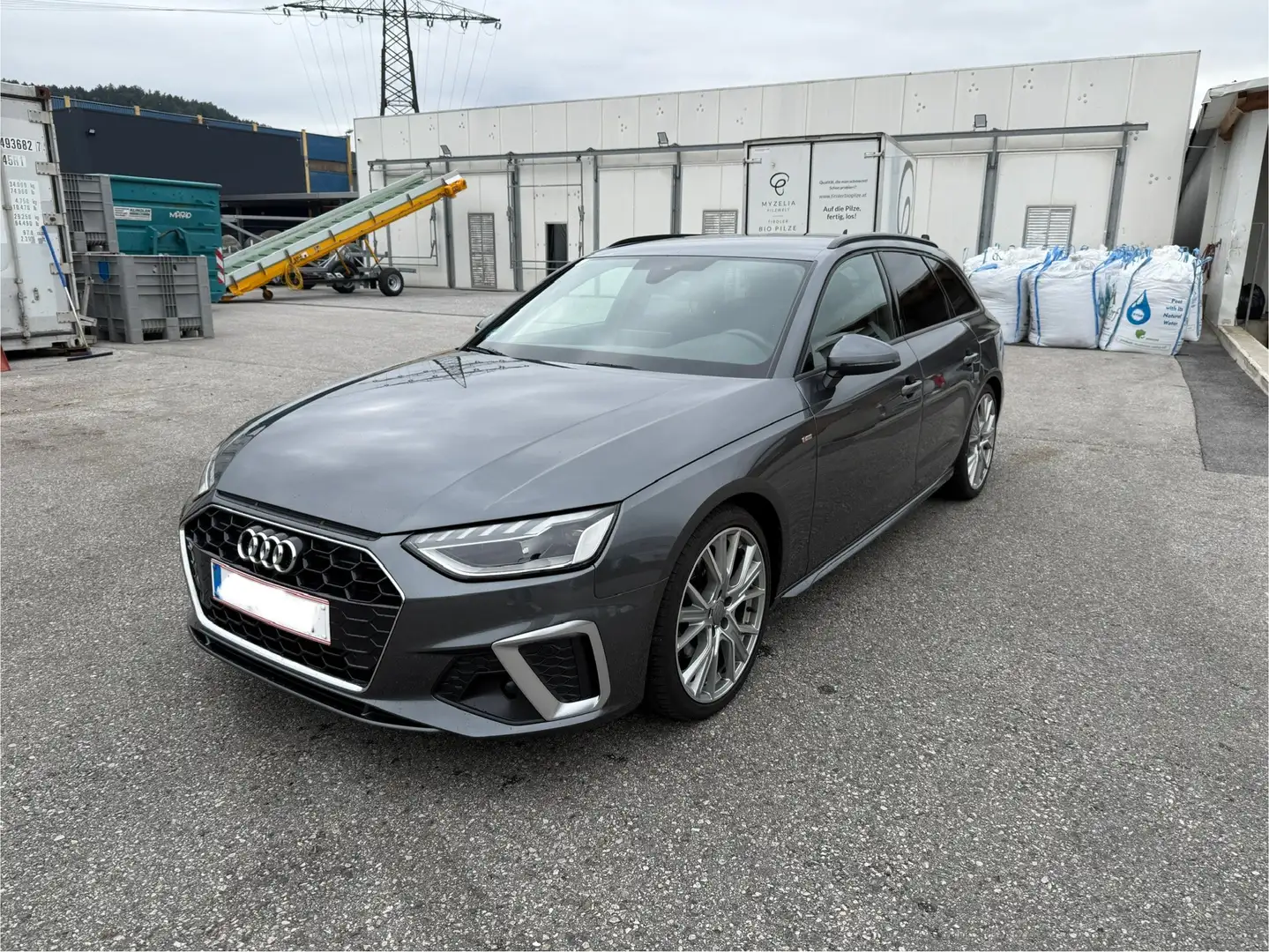 Audi A4 A4 Avant 35 TDI S-line S-tronic S-line Grau - 1