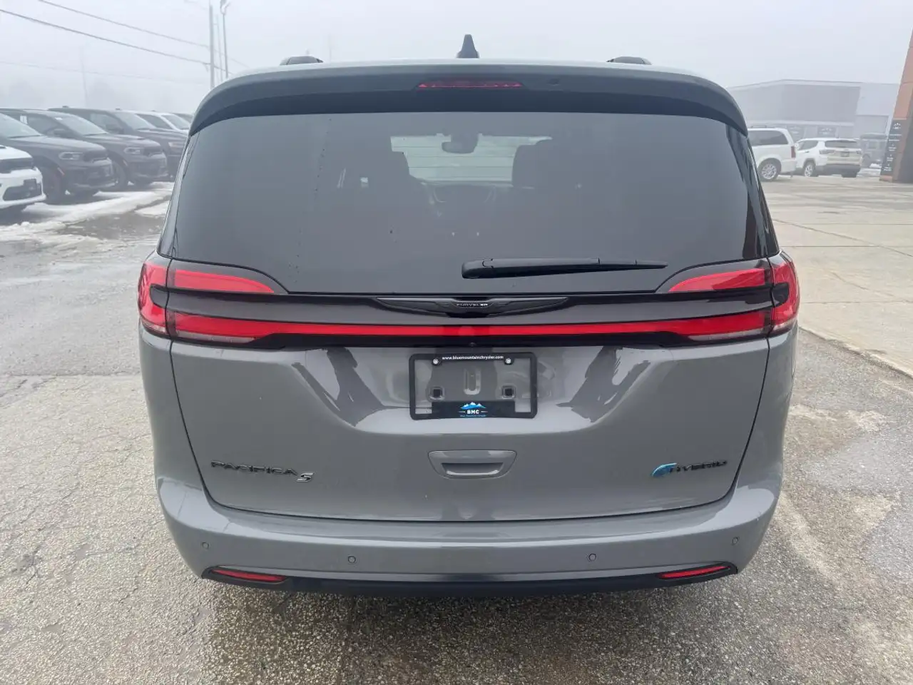 Chrysler Pacifica снимка Chrysler Pacifica