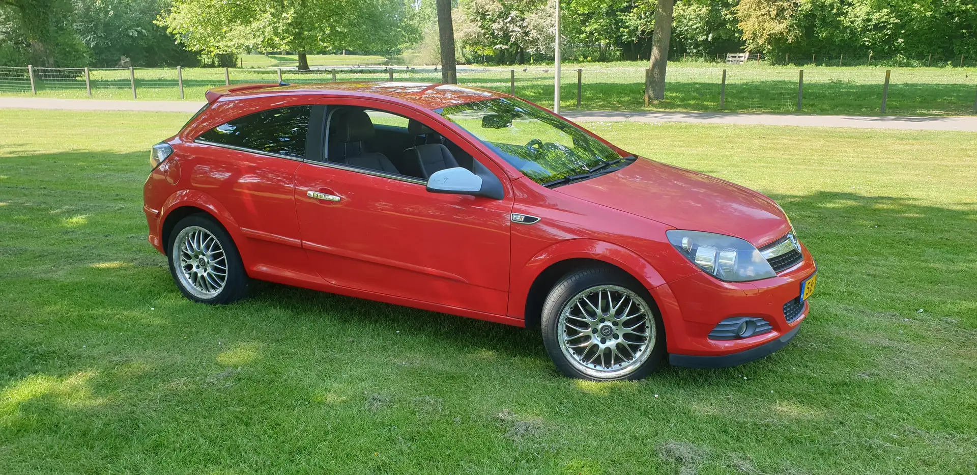 Opel Astra Astra 1.8 Executive Rood - 2
