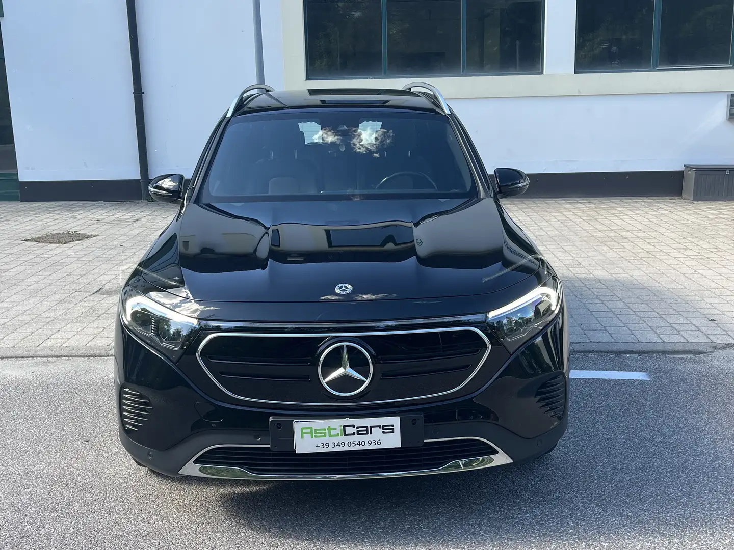 Mercedes-Benz EQB 300 4Matic Advanced LED Navi Schwarz - 2