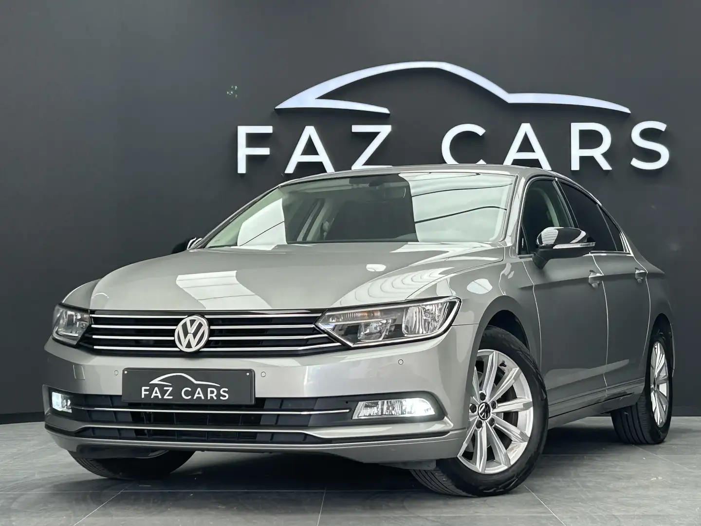 Volkswagen Passat 1.4 TSI * 1ER PROP + GPS + CAMERA + JANTES + CLIM* Grau - 1