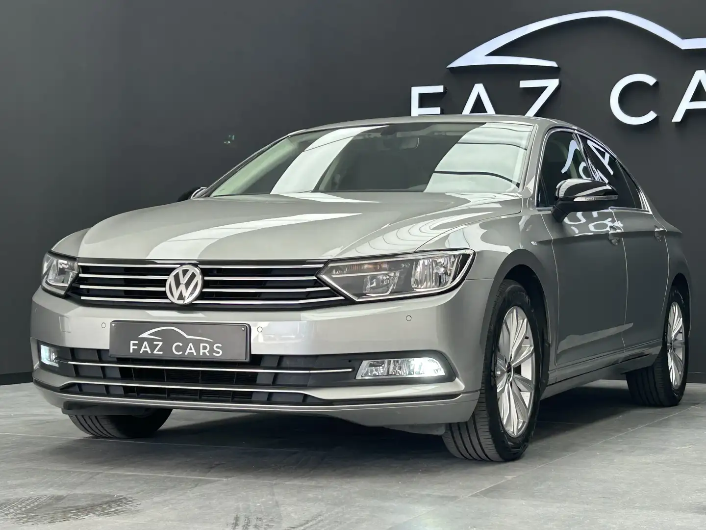 Volkswagen Passat 1.4 TSI * 1ER PROP + GPS + CAMERA + JANTES + CLIM* Grau - 2