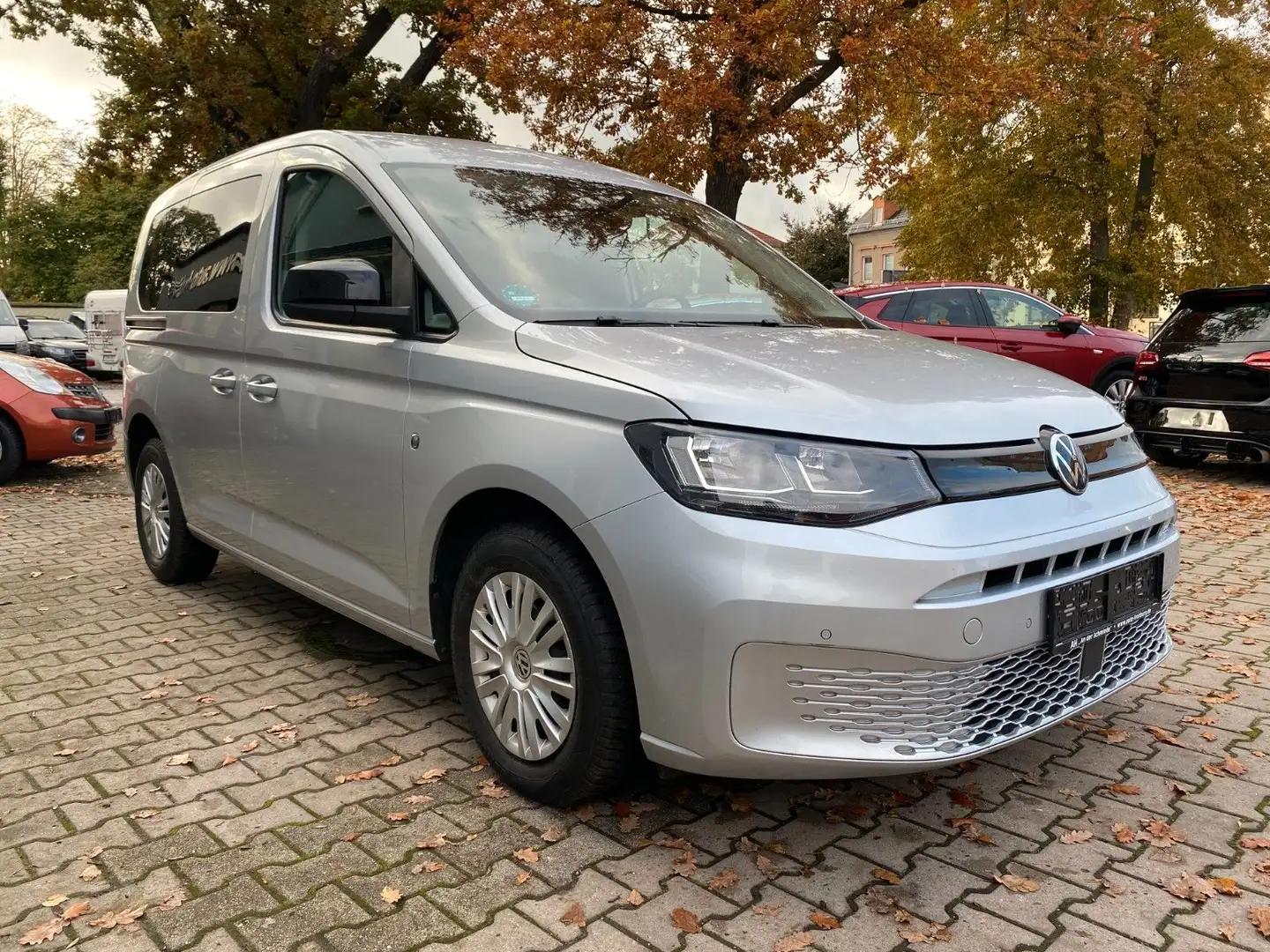 Volkswagen Caddy 2.0 TDi,Navi,Klimaaut.Sitzhzg,Heckflügetür Silber - 2