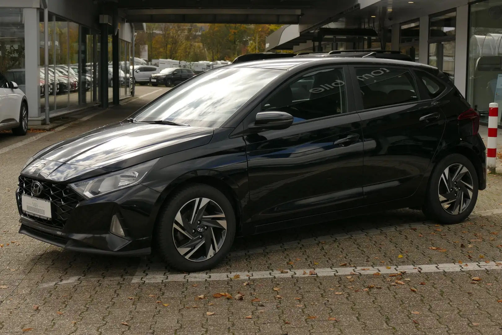 Hyundai i20 1.0 T-GDI 48V-Hybrid DCT Trend Schwarz - 1