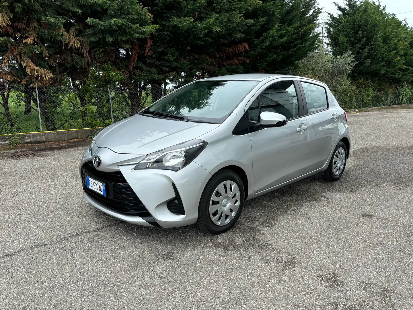 Toyota Yaris Yaris 5p 1.0 Cool GPL Argent - 1